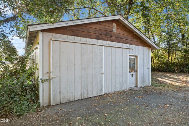 4827 Leonard Road, Grants Pass, OR 97527