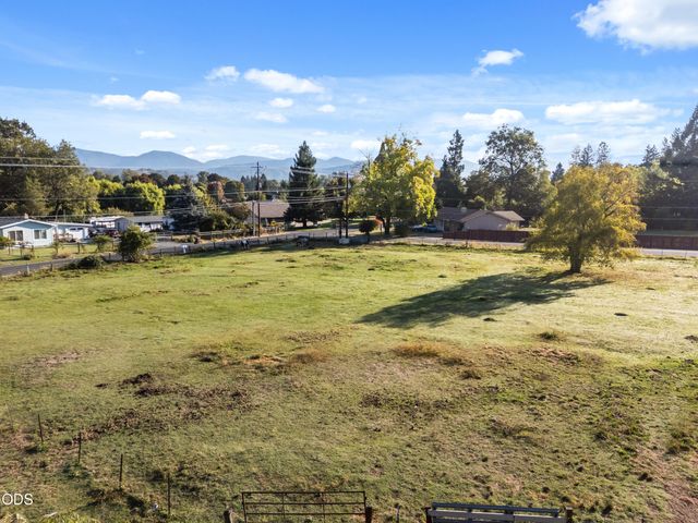 4827 Leonard Road, Grants Pass, OR 97527