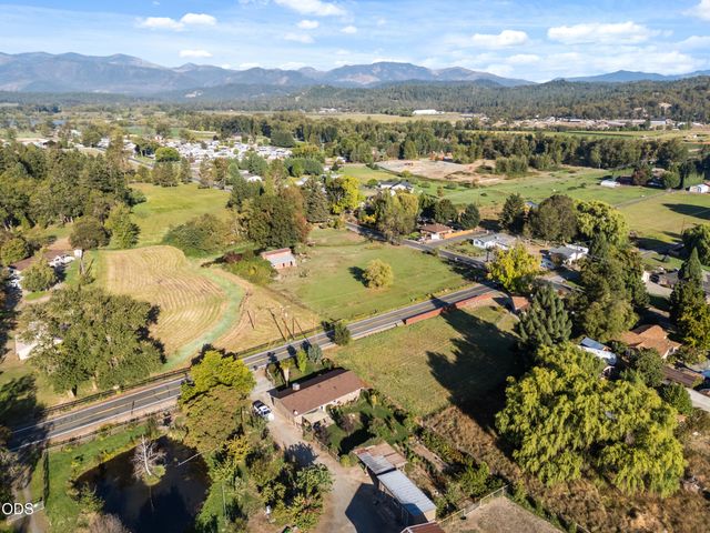 4827 Leonard Road, Grants Pass, OR 97527