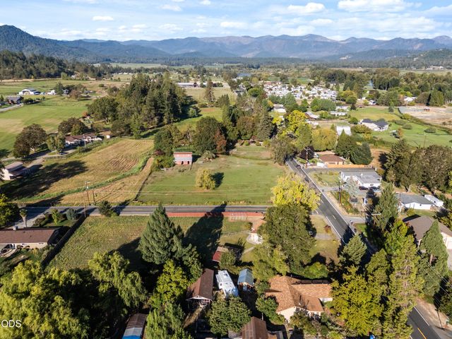 4827 Leonard Road, Grants Pass, OR 97527