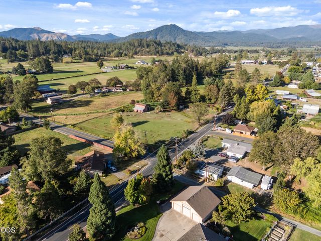 4827 Leonard Road, Grants Pass, OR 97527