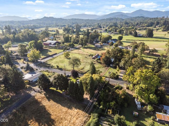 4827 Leonard Road, Grants Pass, OR 97527