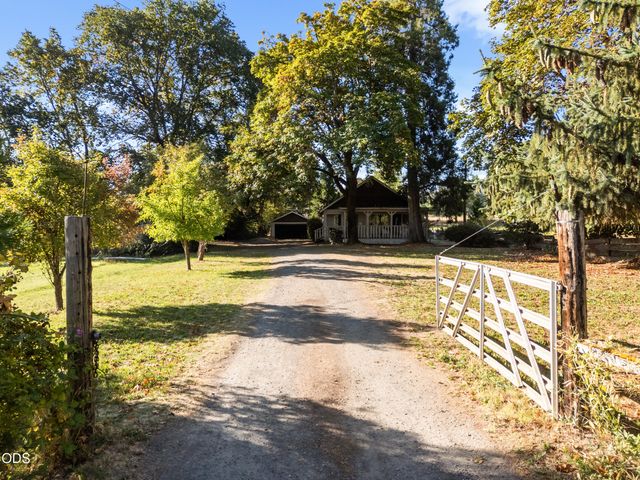 4827 Leonard Road, Grants Pass, OR 97527