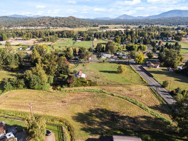 4827 Leonard Road, Grants Pass, OR 97527