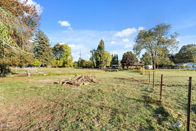 4827 Leonard Road, Grants Pass, OR 97527