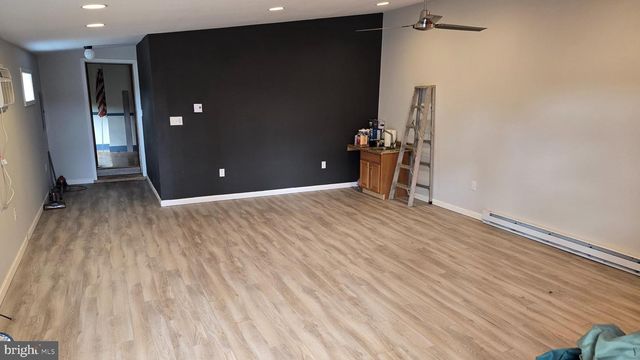 432 FAIRVIEW ST, Coopersburg, PA 18036