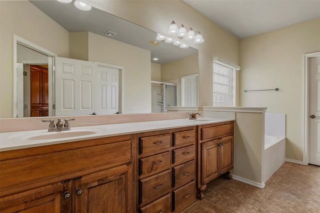 129 Bonaire Drive, Edmond, OK 73013