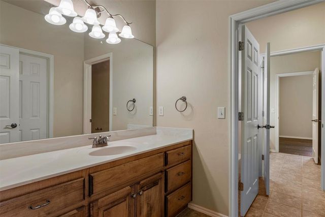 129 Bonaire Drive, Edmond, OK 73013