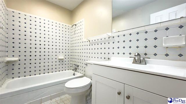 319 Floyd Ave., Lake City, SC 29560