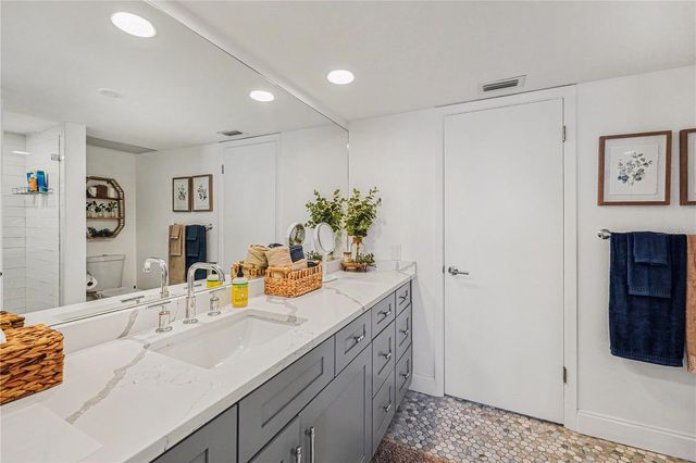 5200 BRITTANY DRIVE S 1301, St Petersburg, FL 33715