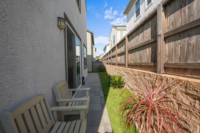 3320 Sunny Gate Ln, Folsom, CA 95630