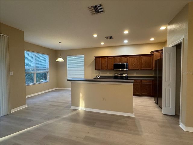 8210 WHISTLING PINE WAY, Tampa, FL 33647