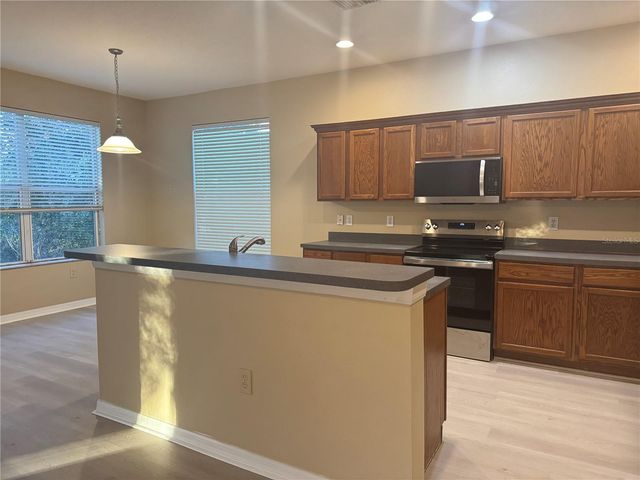 8210 WHISTLING PINE WAY, Tampa, FL 33647