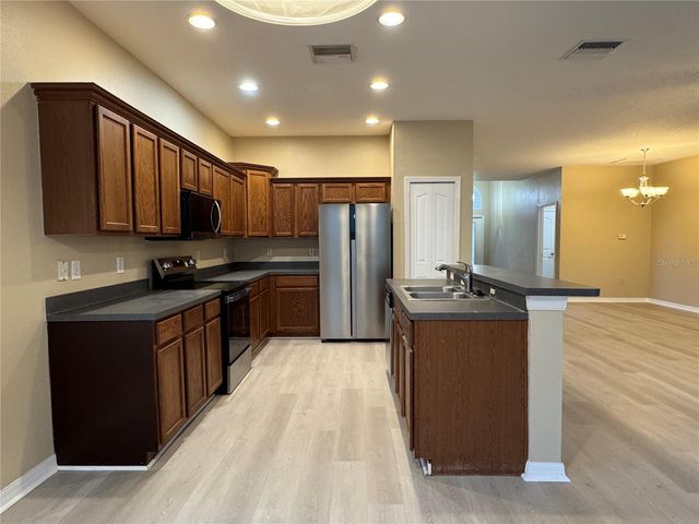 8210 WHISTLING PINE WAY, Tampa, FL 33647