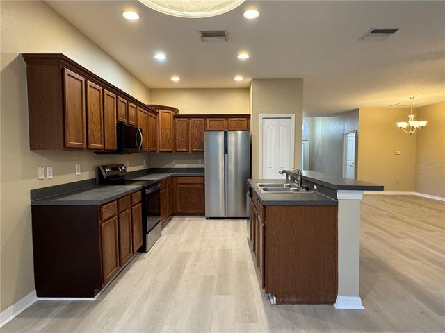 8210 WHISTLING PINE WAY, Tampa, FL 33647