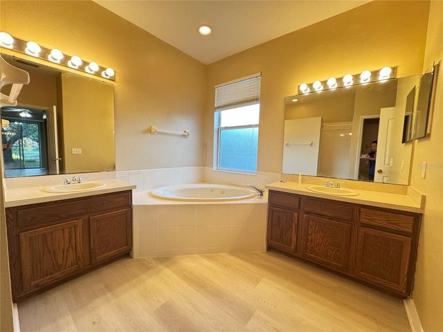 8210 WHISTLING PINE WAY, Tampa, FL 33647