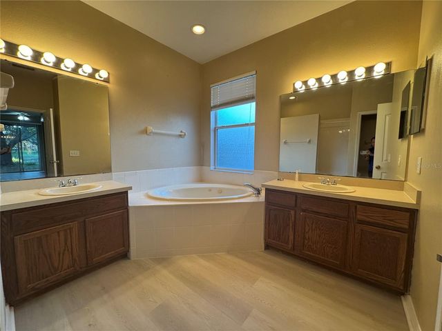 8210 WHISTLING PINE WAY, Tampa, FL 33647