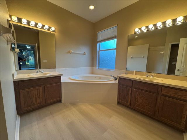 8210 WHISTLING PINE WAY, Tampa, FL 33647