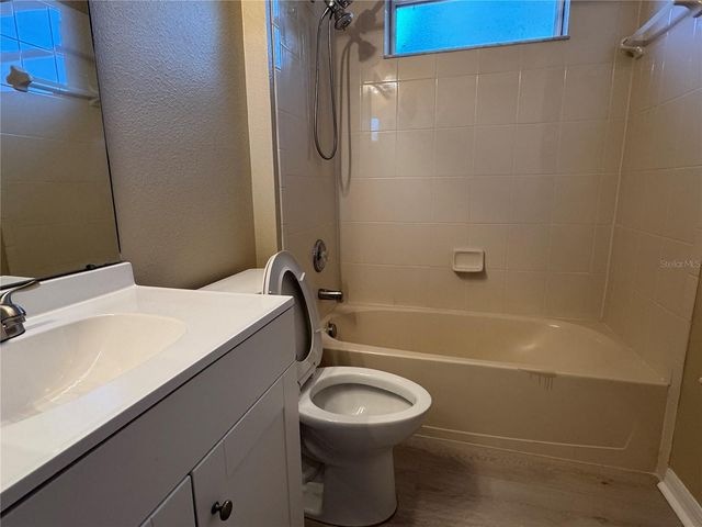 8210 WHISTLING PINE WAY, Tampa, FL 33647