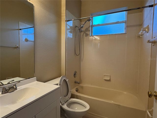 8210 WHISTLING PINE WAY, Tampa, FL 33647