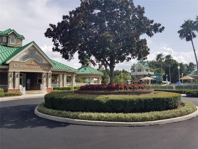 8210 WHISTLING PINE WAY, Tampa, FL 33647