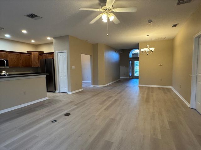 8210 WHISTLING PINE WAY, Tampa, FL 33647