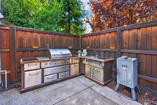164 Hopper Ln, Folsom, CA 95630