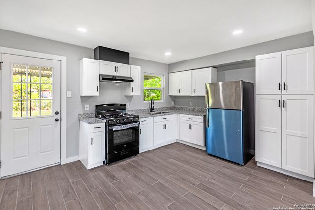 419 Hub Ave, San Antonio, TX 78220