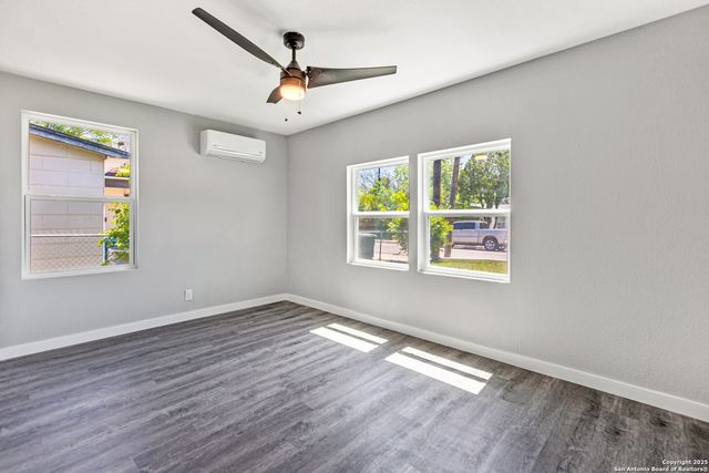 419 Hub Ave, San Antonio, TX 78220