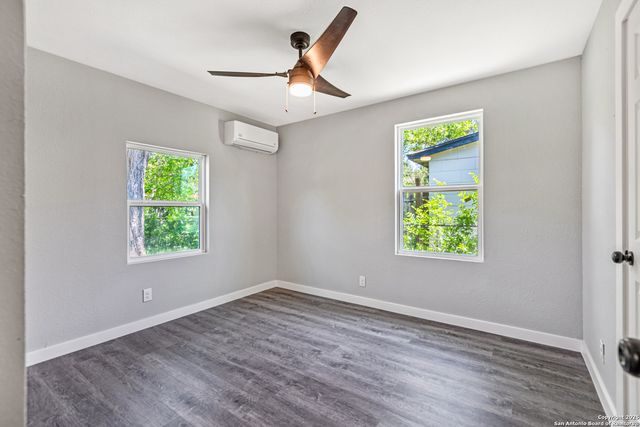 419 Hub Ave, San Antonio, TX 78220