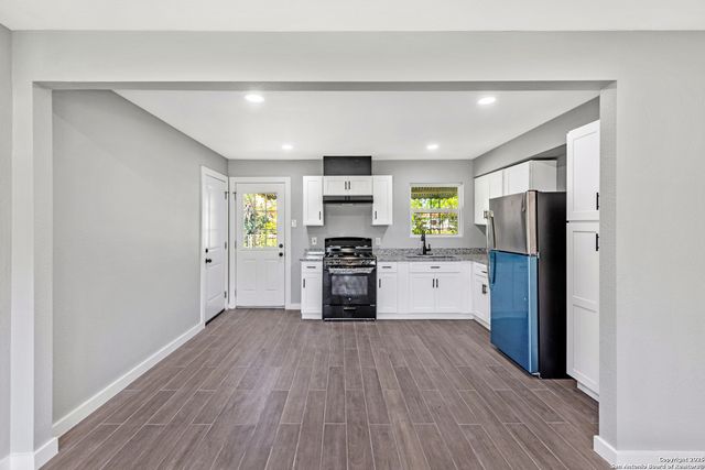 419 Hub Ave, San Antonio, TX 78220