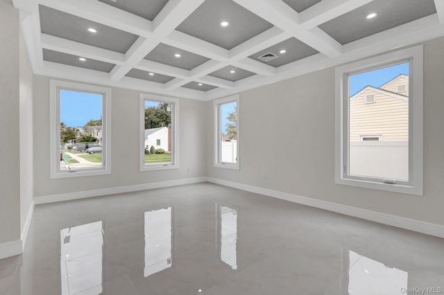 81 E End Avenue, Hicksville, NY 11801
