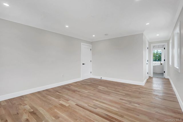81 E End Avenue, Hicksville, NY 11801