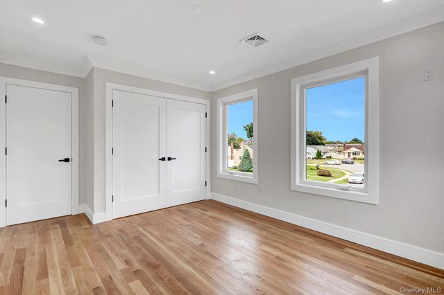 81 E End Avenue, Hicksville, NY 11801
