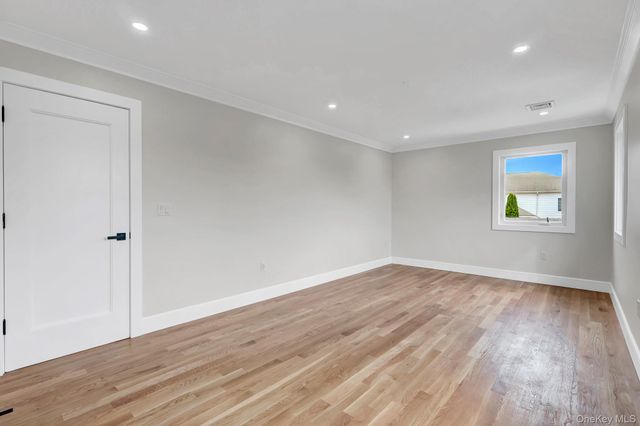 81 E End Avenue, Hicksville, NY 11801