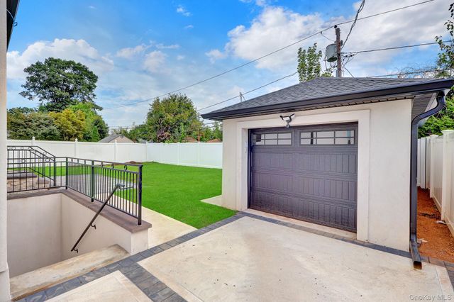 81 E End Avenue, Hicksville, NY 11801