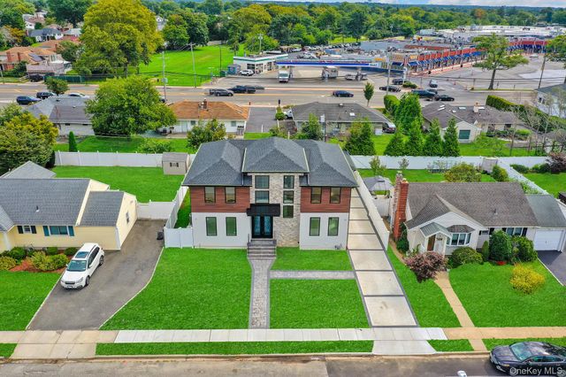 81 E End Avenue, Hicksville, NY 11801