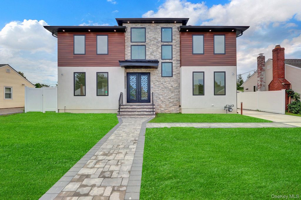 81 E End Avenue, Hicksville, NY 11801 — exterior