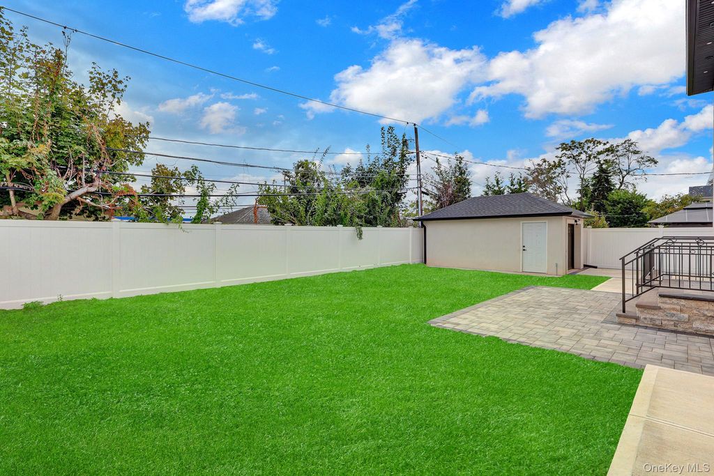 81 E End Avenue, Hicksville, NY 11801 — photo 3