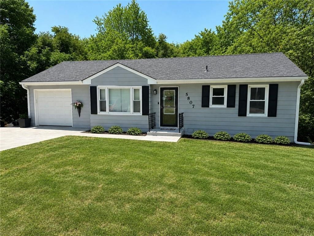 5807 N Flora Avenue, Gladstone, MO 64118