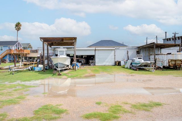 205 Marine Way, Freeport, TX 77541