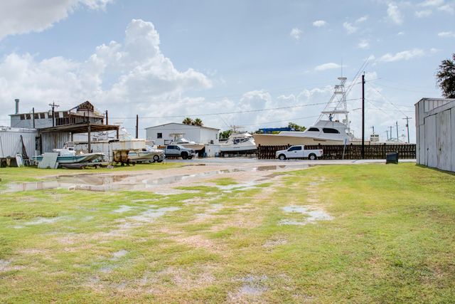 205 Marine Way, Freeport, TX 77541