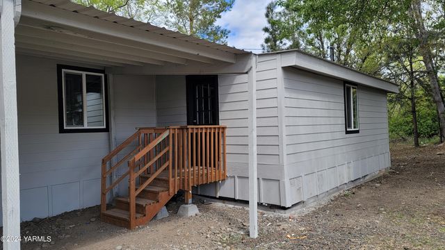 S 10161 Naches Rd, Naches, WA 98937