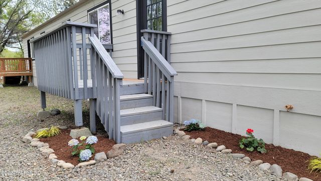 S 10161 Naches Rd, Naches, WA 98937