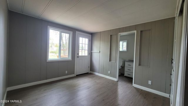 S 10161 Naches Rd, Naches, WA 98937