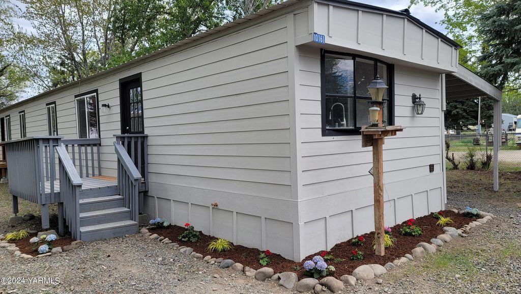S 10161 Naches Rd, Naches, WA 98937