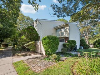 203 Springmeadow Drive B, Holbrook, NY 11741