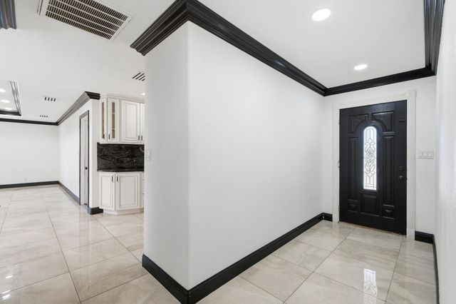 6552 N Augusta Street, Fresno, CA 93710