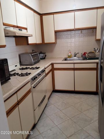 12 Coventry Court 12, Matawan, NJ 07747