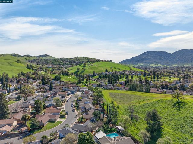 1911 Meredith Ct, Concord, CA 94521